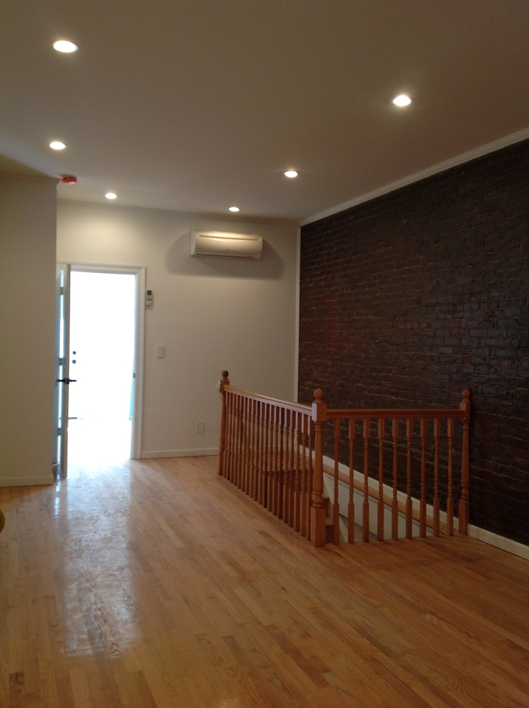 534 East 6th Street - Photo 2