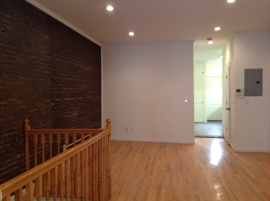 534 East 6th Street - Photo 1