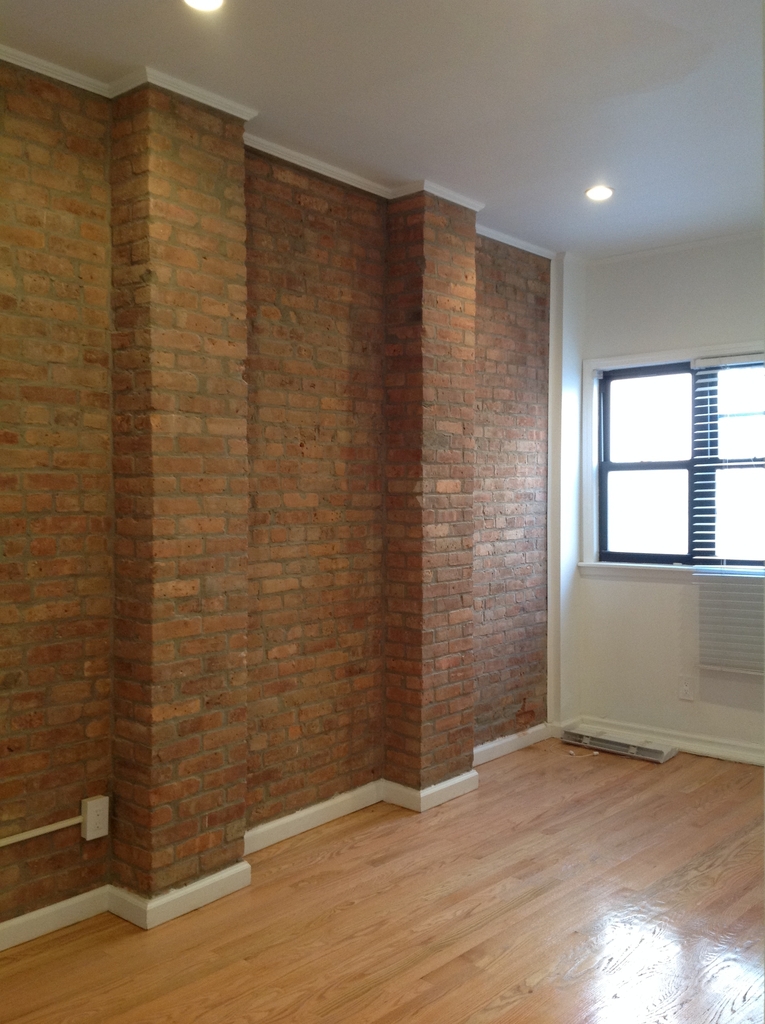 534 East 6th Street - Photo 3