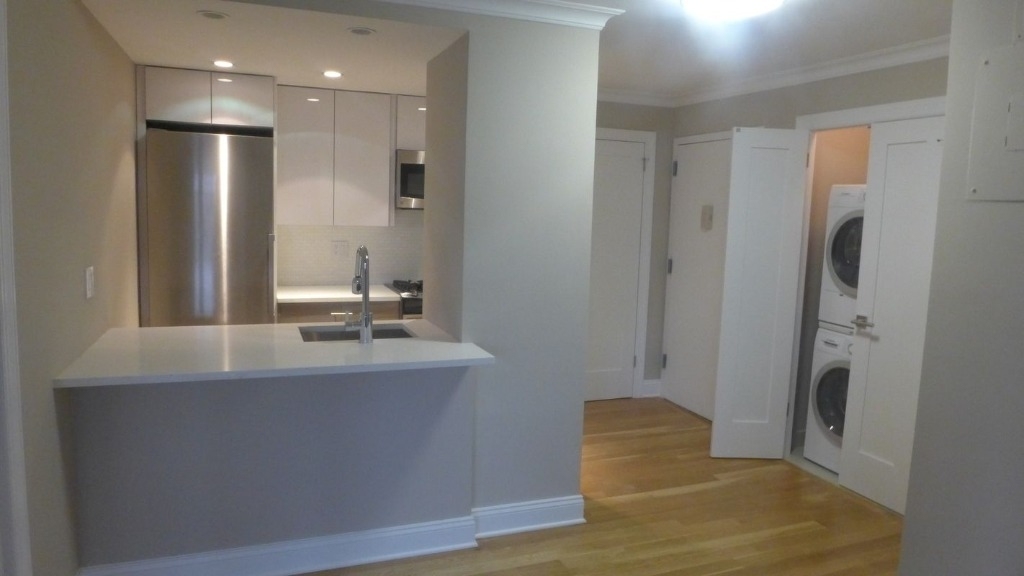 Large two bedroom in Tribeca, Greenwich Street - Photo 2