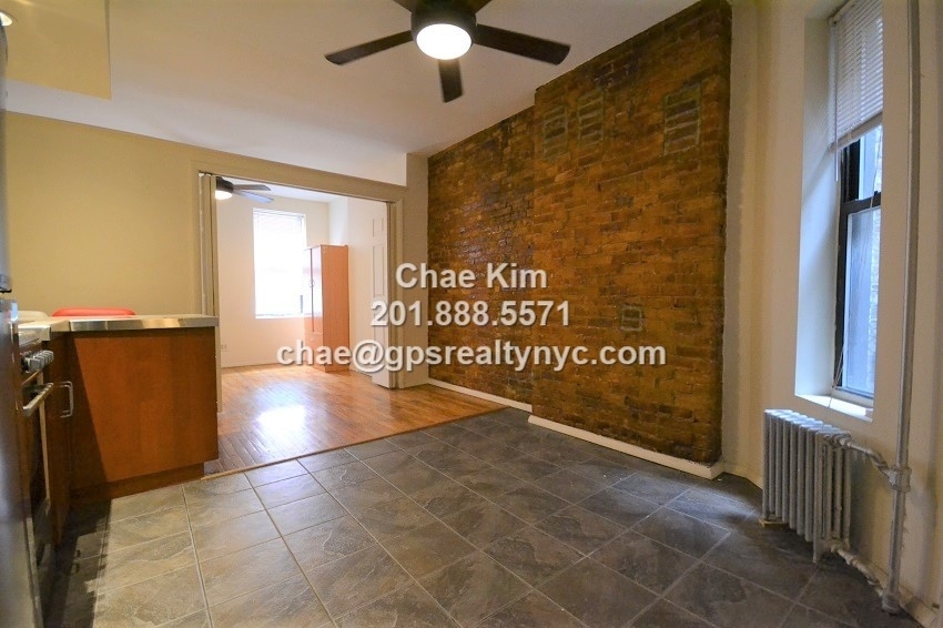 529 West 48th Street - Photo 0