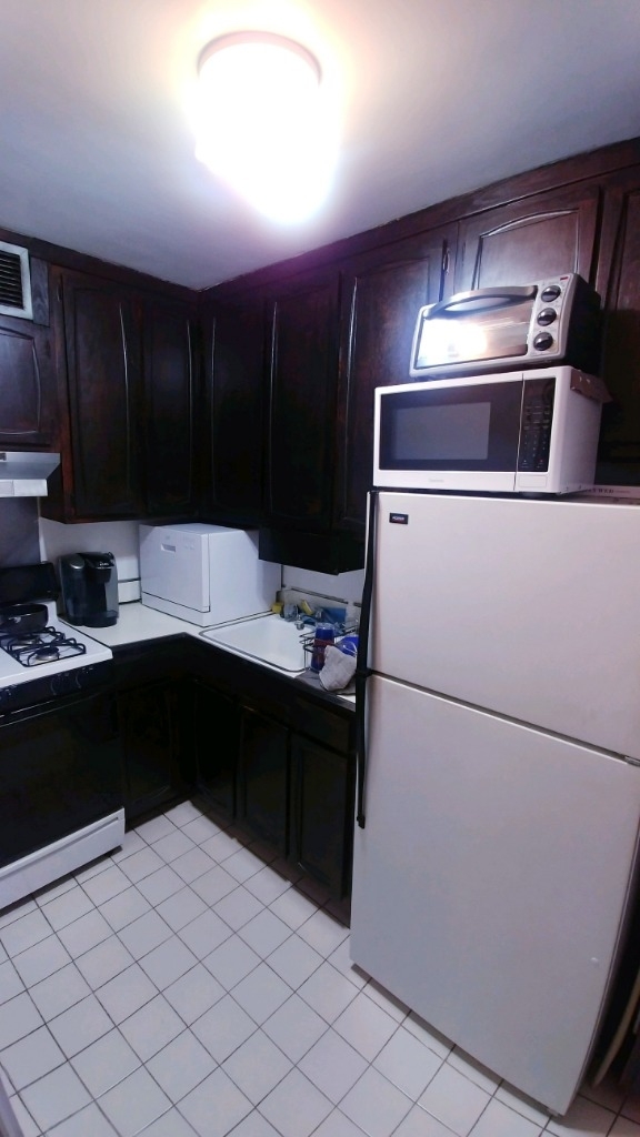 70-25 Yellowstone Blvd, Forest Hills, NY 11375 - Photo 7