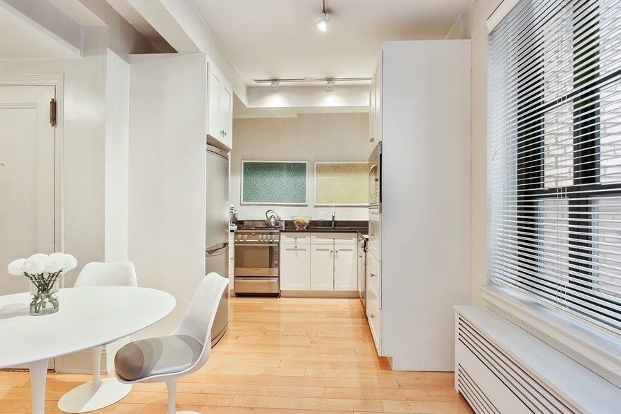 East 75th St - 2nd Ave - Photo 2