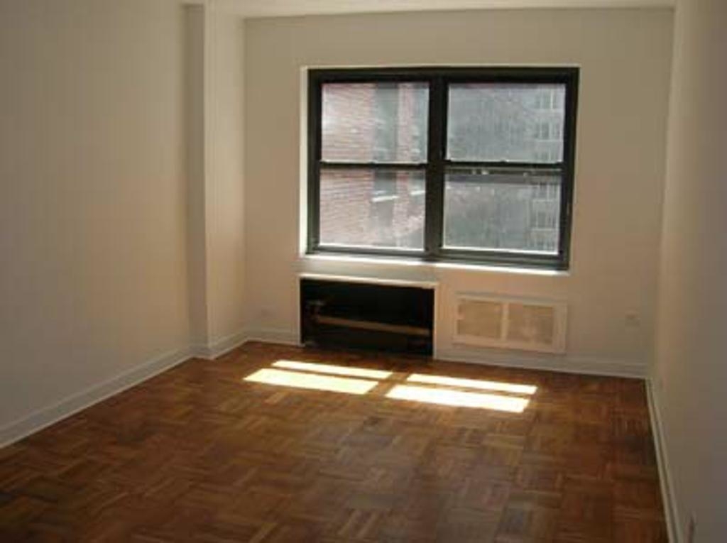 East 55th Street - Photo 2