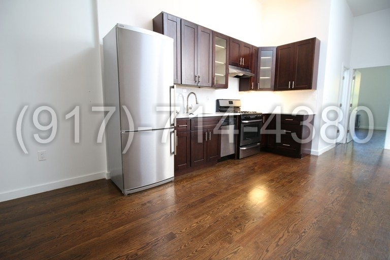 886 Franklin Ave - Photo 2