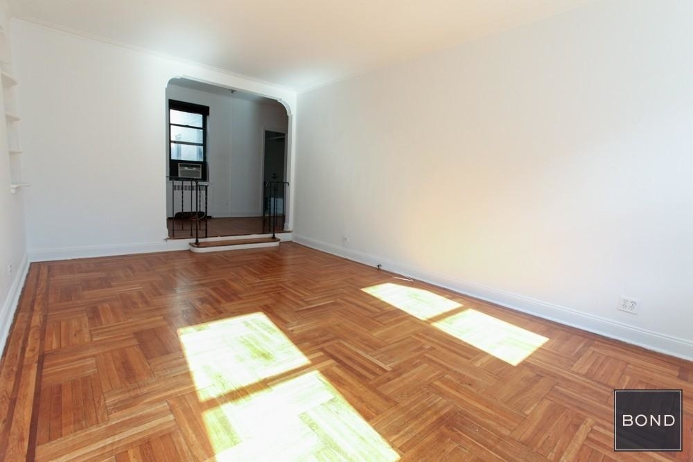 Sunny and Spacious Chelsea Studio. - Photo 1