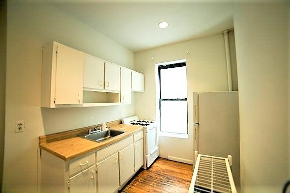 328 West 44th Street, New York, NY, 10036 - Photo 3