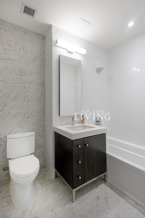 416 West 52nd Street - Photo 6