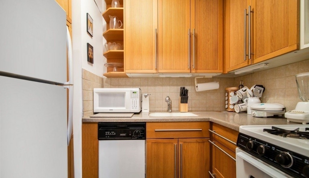 333 East 46th Street - Photo 5