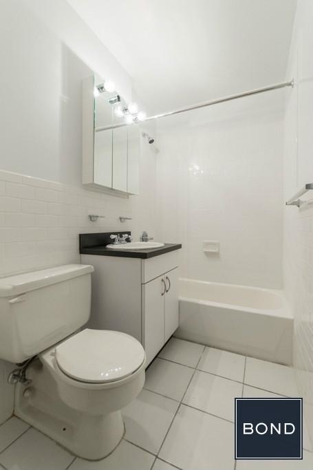 235 West 22nd Street - Photo 5