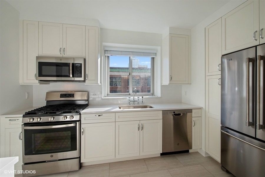 254 East 68th street - Photo 1