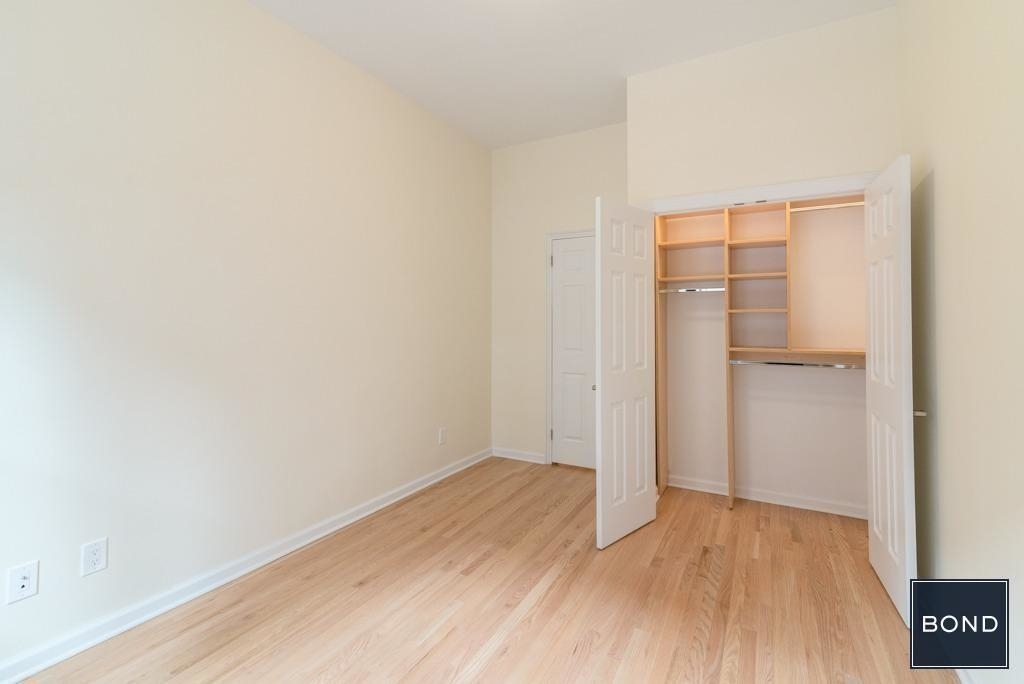 212 Grand Street - Photo 6