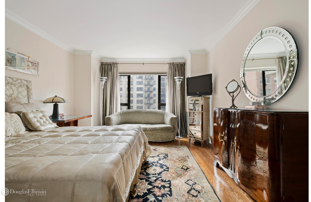 425 East 58th St - Photo 2