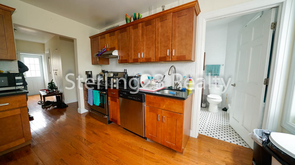 18-01 26th Road, Astoria,  Ny, 11102 - Photo 1