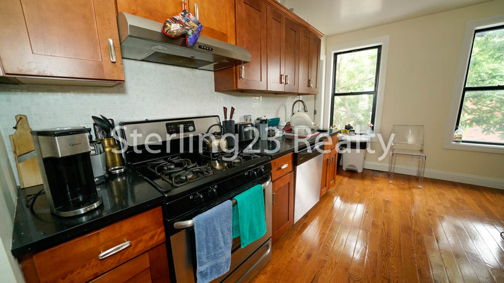 18-01 26th Road, Astoria,  Ny, 11102 - Photo 2