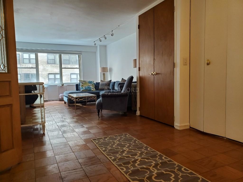 370 East 76th Street - Photo 3