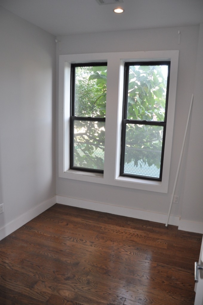 557 Franklin Ave - Photo 5