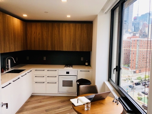 445 West 35th Street - Photo 15