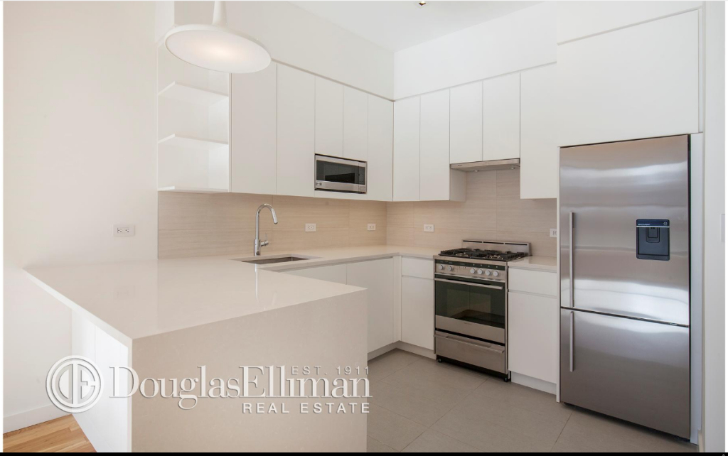 259 West 10th Street - Photo 1