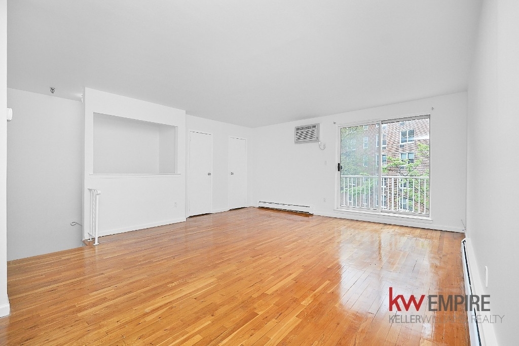 42 92nd St  - Photo 2