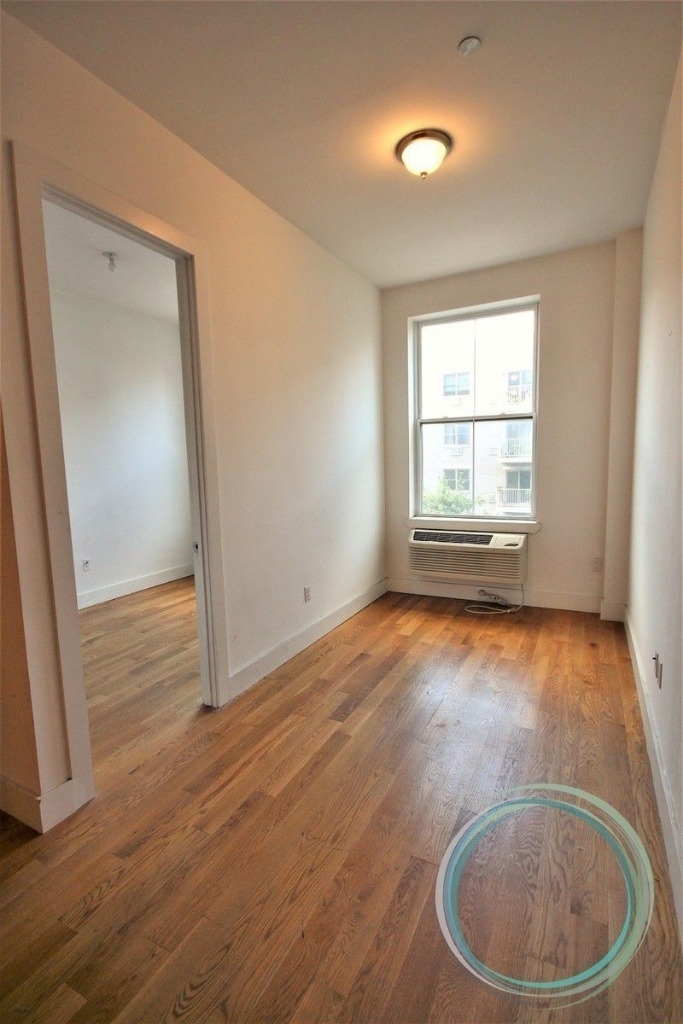 28 Meserole st - Photo 4