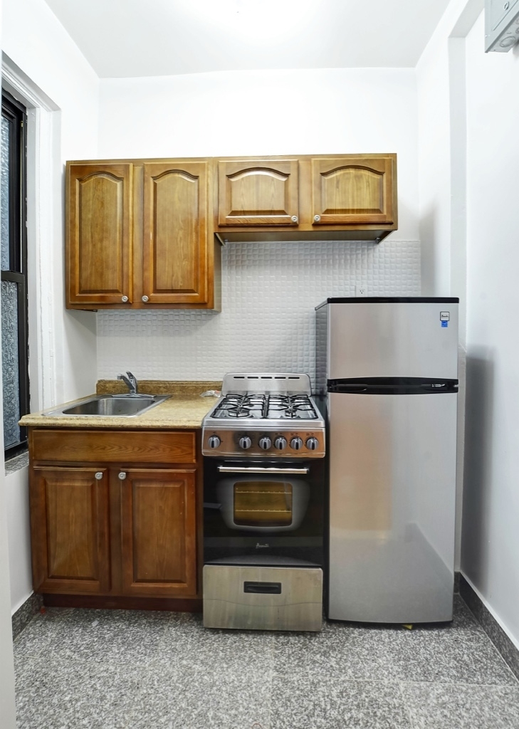 East 88 Street - Photo 3