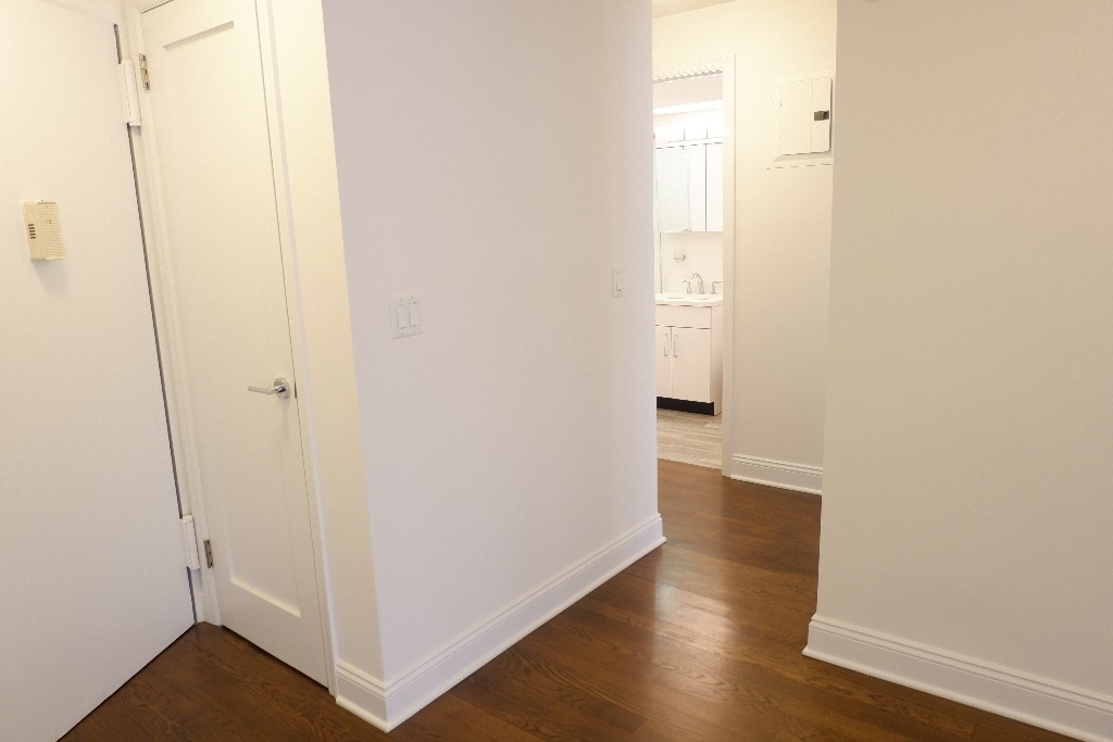 405 East 55th St - Photo 8