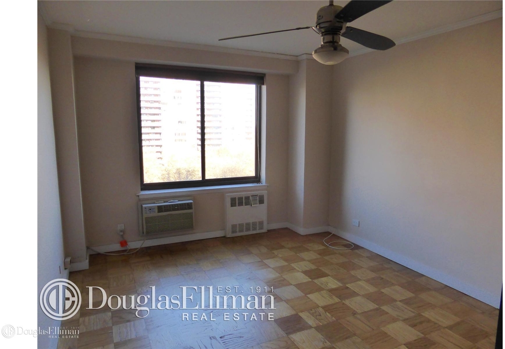 372 Central Park West - Photo 5