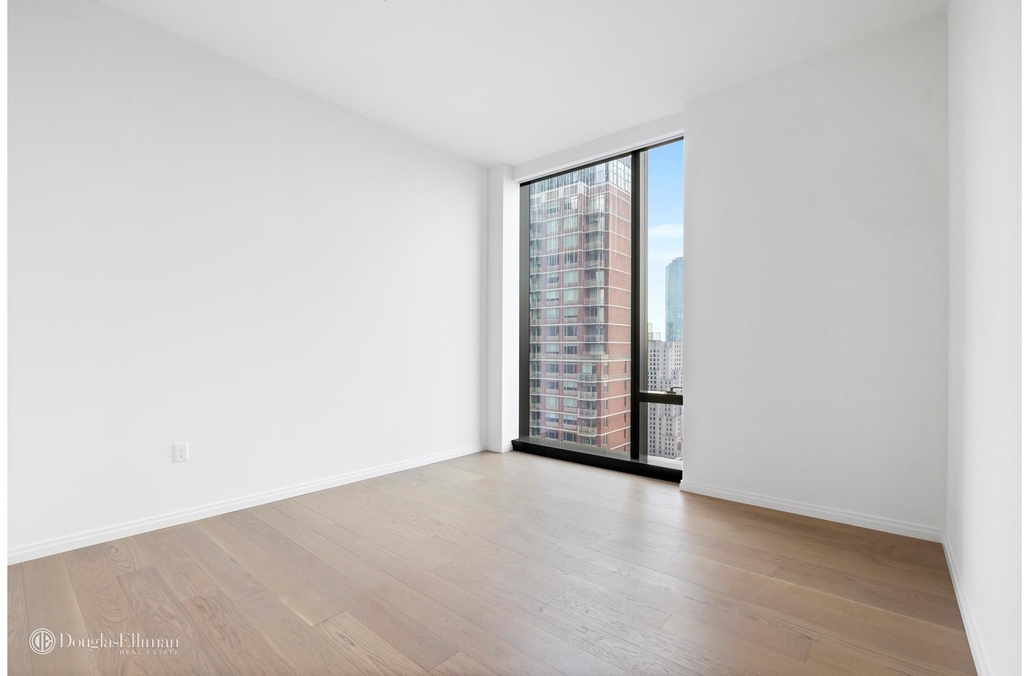 277 Fifth Avenue - Photo 6