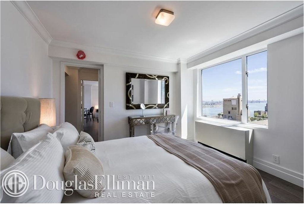 400 East 54th St - Photo 2