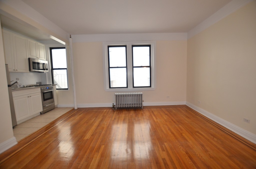 218 W 10th St - Photo 5