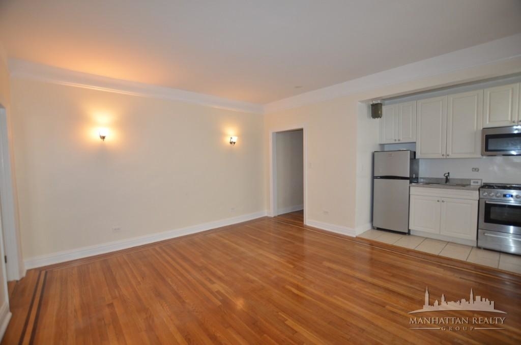 218 W 10th St - Photo 6