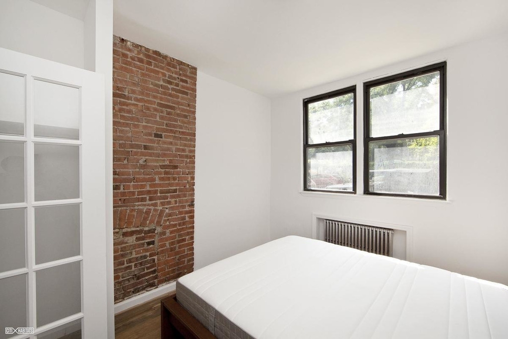 439 W 48th St - Photo 2