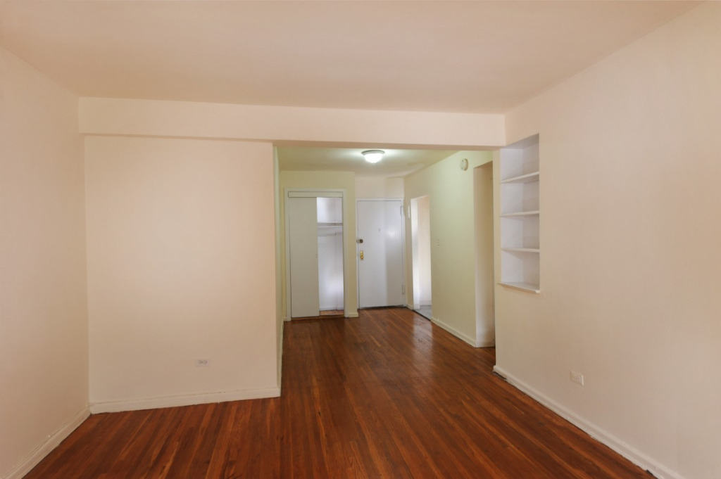 216-10 77 Ave, Oakland Gardens - Photo 3