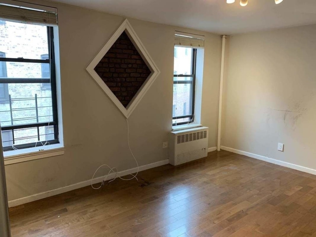 585 east 21st street  - Photo 3