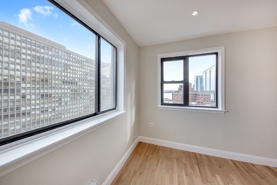 312 East 30th Street - Photo 8