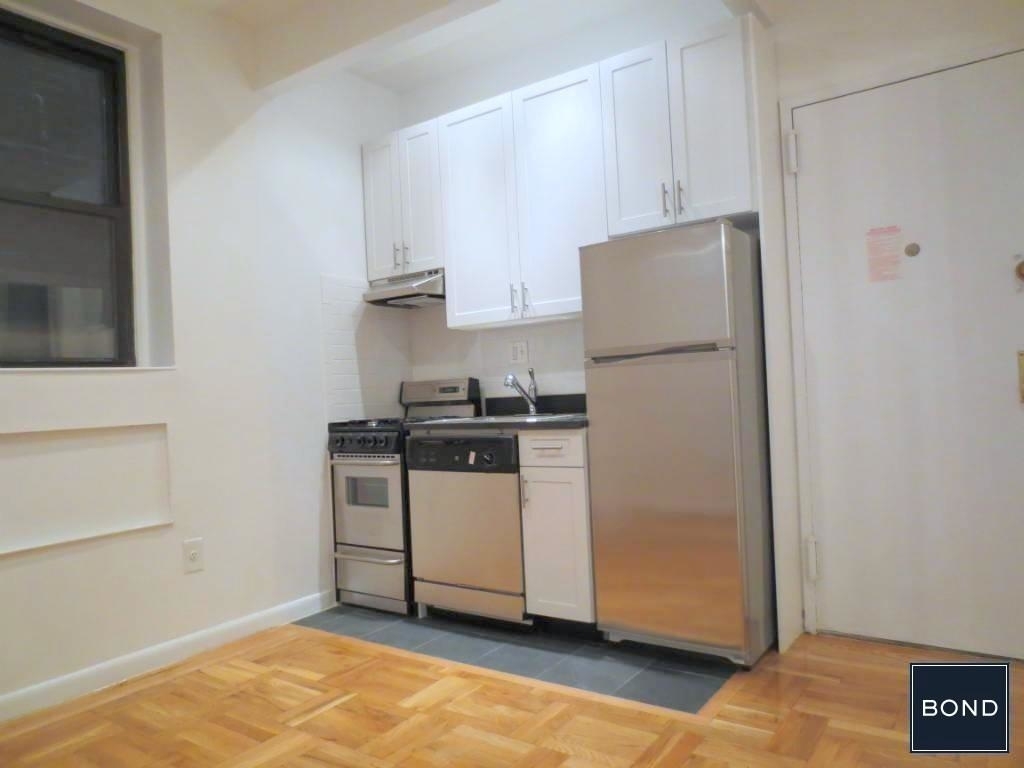 East 85 Street - Photo 3