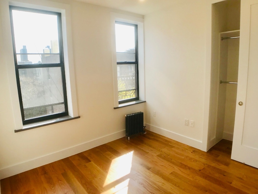 521 W 186th - Photo 4