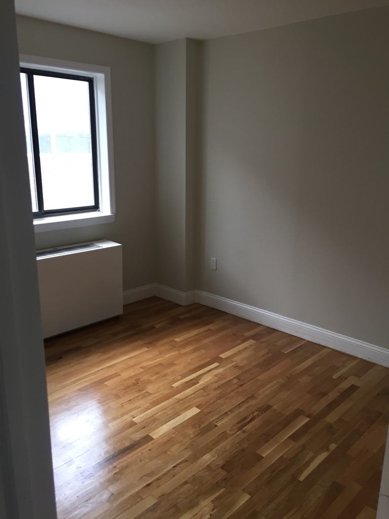 312 East 30th Street - Photo 2