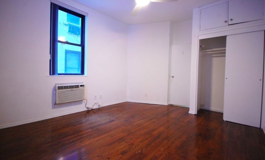 312 West 58th - Photo 2