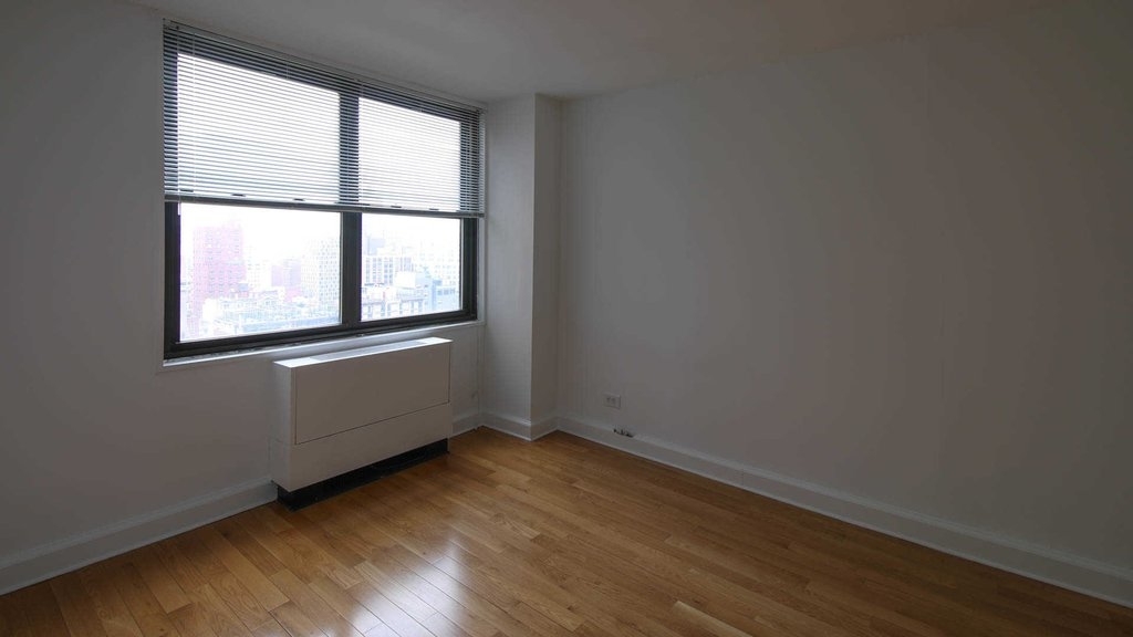 240 East 27th Street - Photo 12