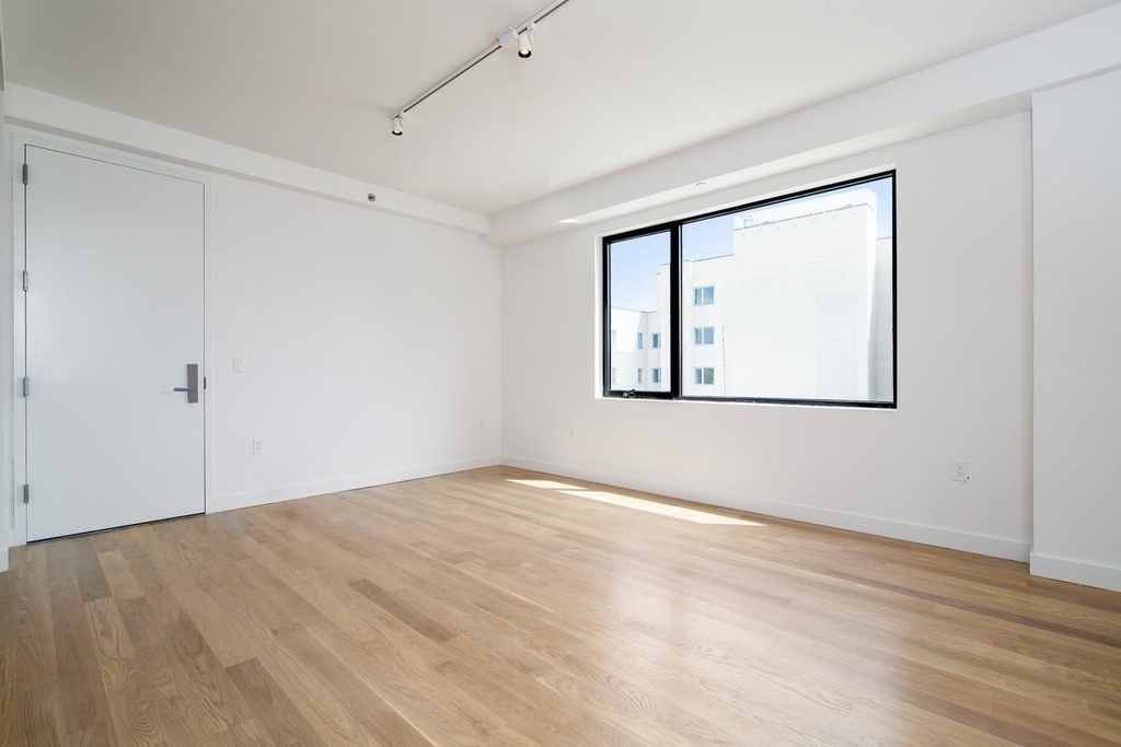 100 Ainslie Street - Photo 1