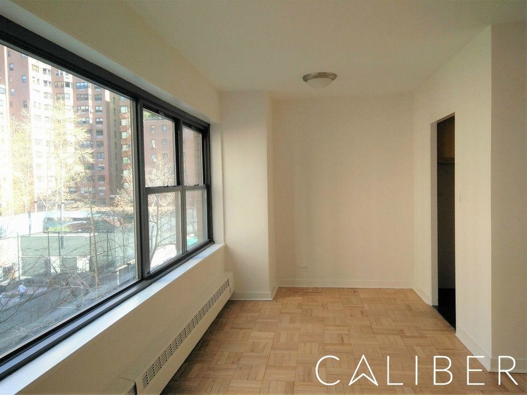 East 55th Street - Photo 2