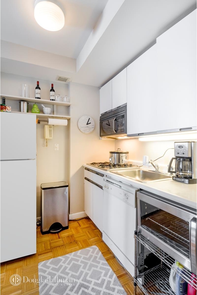 500 West 43rd St - Photo 2