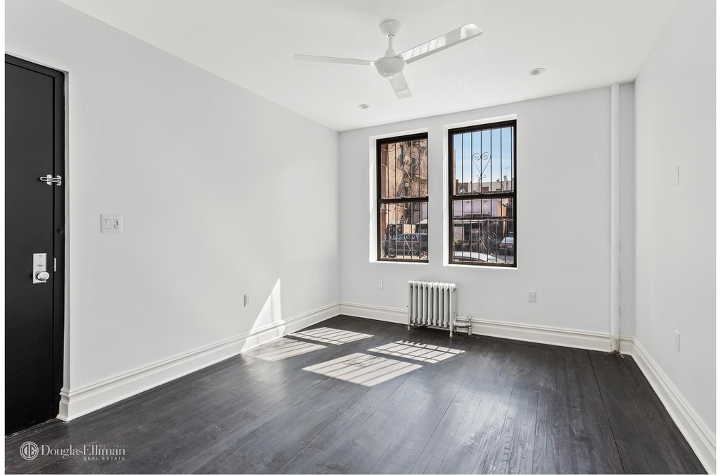 115 Greenpoint Avenue - Photo 2