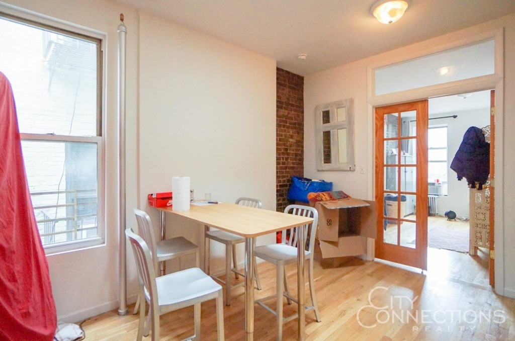 206 East 6th Street - Photo 2