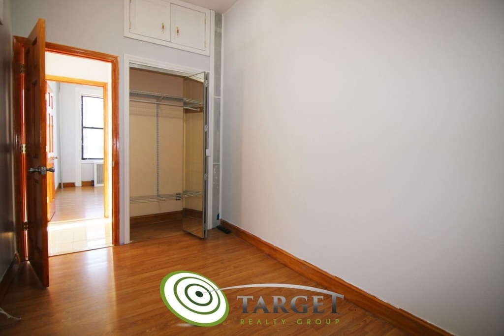 1702 Stanhope Street - Photo 2