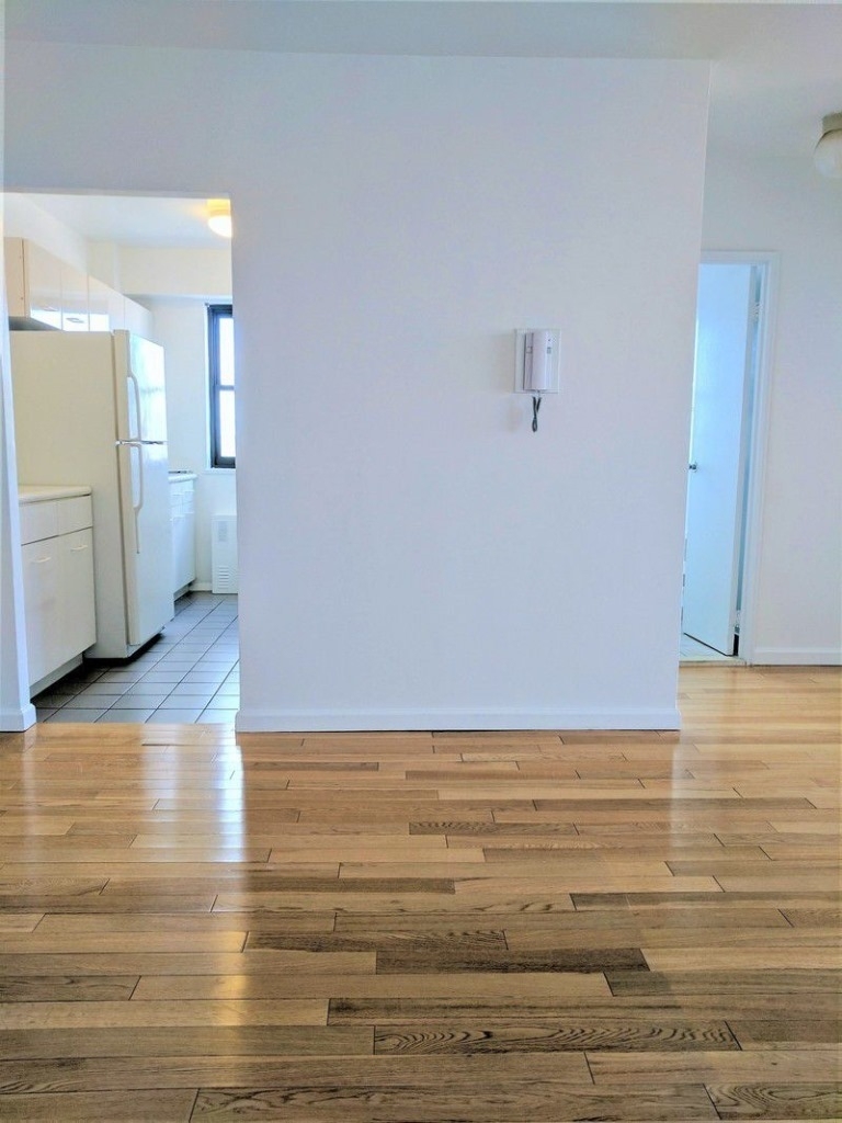 345 East 80th Street - Photo 2