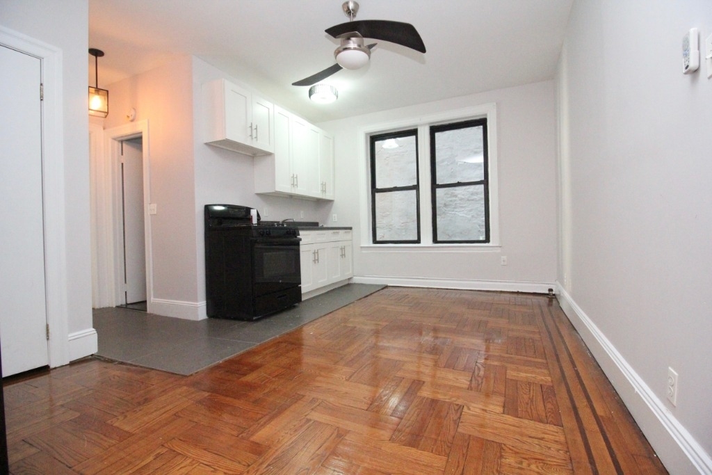 272 grand st - Photo 3