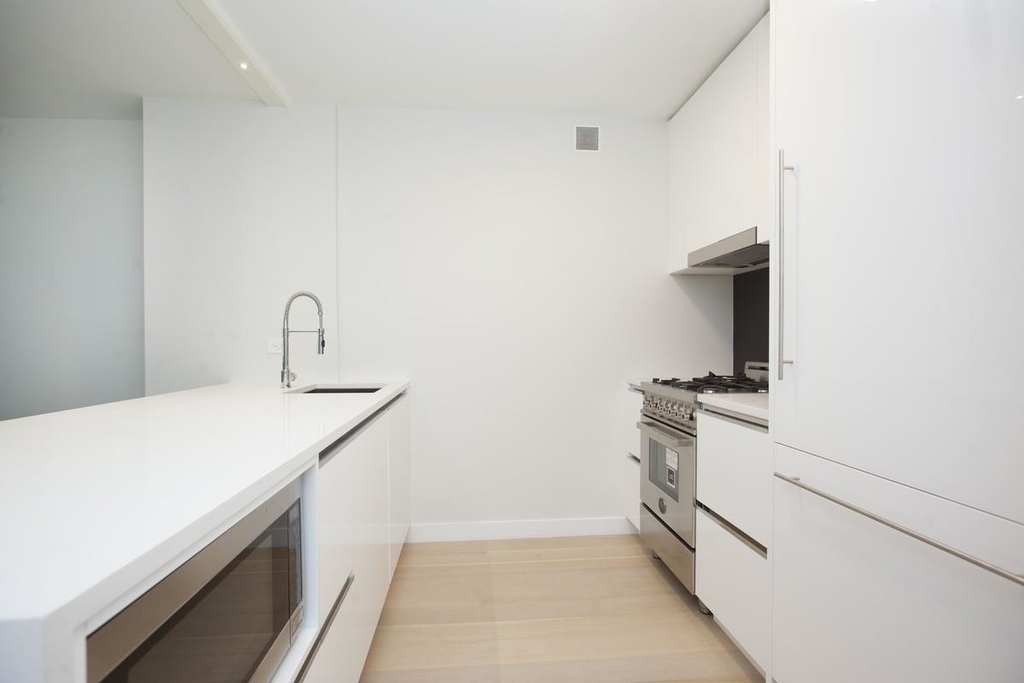 301 West 53rd St - Photo 2